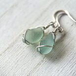 《Silver925》小さなミントグリーンシーグラスが揺れるフックピアス