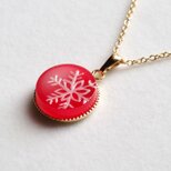 レジンアート　雪の結晶のラウンドペンダント〈赤〉