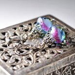 キャンディーの様なフランスヴィンテージビーズと隠しブルービーズのピアス