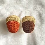 ドングリ刺繍のブローチ(2個組)