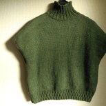 深緑色のルーズショルダーベスト