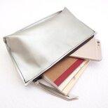 SALE開始～   三角フリーポーチ《ゴートスキン》メタリックパール・スムース・018