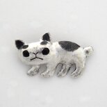 雅な猫 の ブローチ
