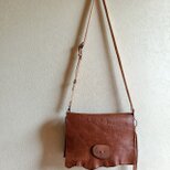 大きなボタン de ミニショルダー　ポシェット　ブラウン　オイルシュリンクレザー