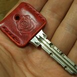 薔薇(バラ)刻印のキーカバー ルガト赤
