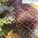 104×154 深みある赤色のボタニカル柄　擦れシャビー　トルコヴィンテージラグ