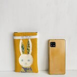 うさぎマホケースL　マスタード