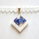 【受注製作】レジンアート　スクエアモチーフとタティングレースとサテンリボンのチョーカー〈囁き貝・ラピスラズリ〉