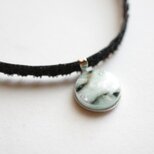 【受注製作】レジンアート　ラウンドモチーフとタティングレースとベルベットリボンのチョーカー〈氷れる湖〉