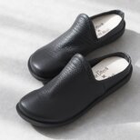 履いたそばからなじむサボ　黒