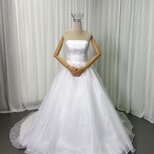 ウェディングドレス ベアトップ Aライン バックリボン エレガント 結婚式