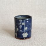 湯のみ (呉州抜絵梅1-b)