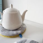 まん丸鍋敷き＆鍋つかみ（木の実柄）