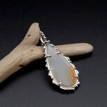 イリスアゲートの粒飾りペンダント　～虹を閉じ込めた石～　　天然石アクセサリー　一点物　macari