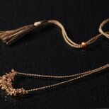 アンダリューサイトとシルクのネックレス