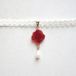 【受注製作】レジンアート　凹凸モチーフとタティングレースとサテンリボンのチョーカー〈赤べっこうの葉〉