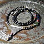 oldトゥアレグシルバーTOPと漆黒アンティoldチベタンターコイズ、漆黒ビーズと金赤ホワイトハーツ、ブルービーズのネックレス