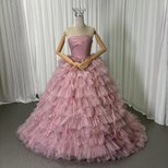 豪華！カラードレス チェリーピンク ベアトップ キラキラ 柔らかく重ねたチュールスカート リボン ミニトレーン 花嫁