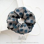 《ふんわり夜空 星屑のドット》おしゃれな ブルー 水玉 ブラック 黒 ヘアゴム シュシュ