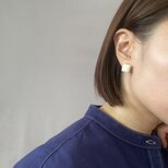 陶のイヤリング（しかく）