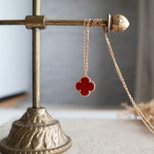 天然石！レッドアゲートのフラワーネックレス　金アレ対応　クローバー