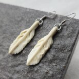 鹿の角 フェザーのピアス
