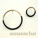 【 ゴールド・黒　 フープ　asymmetry　輪っか　ピアス】