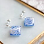レジンアート　スクエアピアス〈瑠璃の花〉