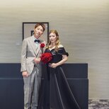 実例写真！パーティードレス ブラック オフショルダー くるみボタン ハンドドレープ 披露宴 前撮り