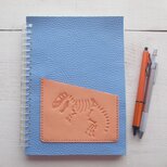 【ティラノサウルス】恐竜と水色レザー　無印A5リフィルノート表紙　２０穴