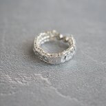 ビーズとスパンコールのイヤーカフ・細（シルバー）【受注】