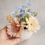 ガーベラとネモフィラの春色フラワーポッド　水やり不要のアーティシャルフラワー　玄関・窓辺に