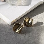 PA460-【 AVON 】エイボン・ヴィンテージピアス  Gold Tone Deformed Square Plate
