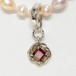 0.85ctガーネットとSV925のトップ（トップのみの販売です、天然石、柘榴石、誕生石、ロジウム、開閉式バチカン付き）