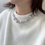 スタイリッシュなグレーカラーのオイスターバロックパールネックレス