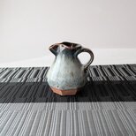 手仕事の温かみを感じる、陶器のミルクピッチャー