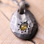 【カンテラジェムシリーズ】Yashのファンシーカット ナチュラルダイヤモンド・ペンダント（チェーン付き）【宝蜜】