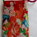 ８６２０　女の子の着物で作ったスマホポーチ　