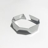 ミニマルな多角形メタルバングル