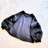 ブラックウールにドットレースのパフスリーブブラウス