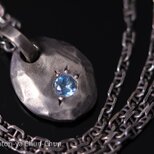 【神石】Yashのブラジル産非加熱・サンタマリアアクアマリン・ペンダント（チェーン付き）【カンテラジェム・蛟】