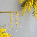【春限定】ミモザの揺れるピアス　シトリン サージカルステンレス　大人上品 春ピアス