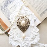 【AVON】 パールカボション ドロップブローチ ＊Vintage Crafted Elegance1960s-1970s