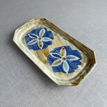 青花文 長角皿｜サビ色とブルーの焼き味プレート｜手描き一点もの