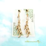 月光リーフのイヤリング＊ホワイトムーンストーン