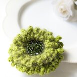 【送料無料】華やかなグリーンブローチ　花　ウール　ビーズ
