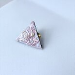 "haruka!"  春香　春色ブローチ　淡く優しい春のサクラ色　手刺繍　三角刺繍ブローチ