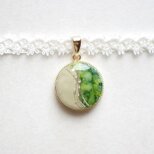 【受注製作】レジンアート　ラウンドモチーフとタティングレースとサテンリボンのチョーカー〈散歩道〉