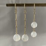 光をリレーする ✧ 14kgf ホワイトカルセドニー 2Wayピアス｜シンメトリー⇄アシンメトリー