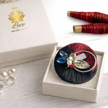 大島紬糸ブローチ 「紅耀 – Kouyou」